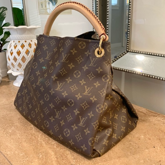 Authentic Louis Vuitton Artsy MM Handbag - Picture 6 of 17